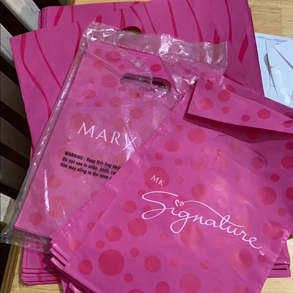 Mary Kay bags small and large